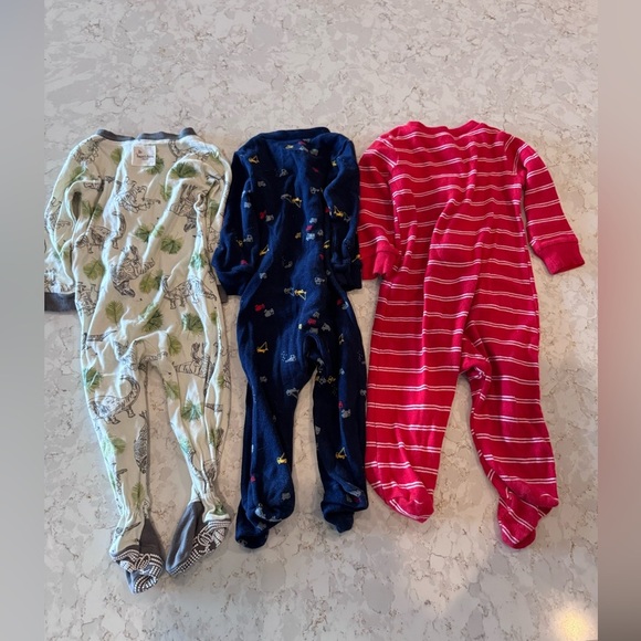 6-9M - pack of 3 - footies-  Burt’s bees & Carters - Picture 3 of 14
